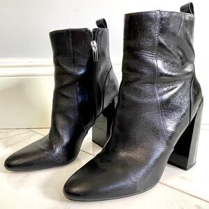 Vince Camuto Enverna 8.5 women’s black stacked block chunky heel ankle booties
